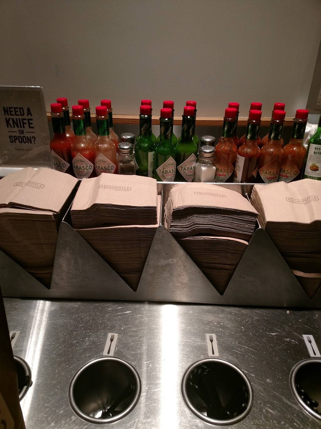 Chipotle Mexican Grill | restaurant | 1420 Westover Terrace Ste A, Greensboro, NC 27408, USA | 3362725503 OR +1 336-272-5503