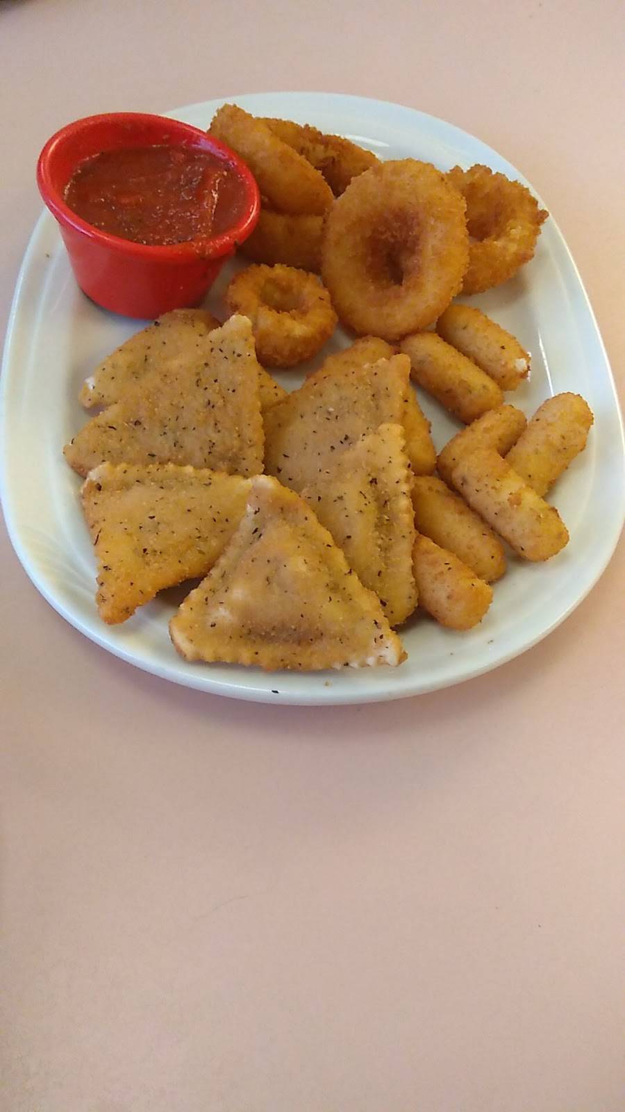 Friendlys | restaurant | 81 Newtown Rd, Danbury, CT 06810, USA | 2037482476 OR +1 203-748-2476