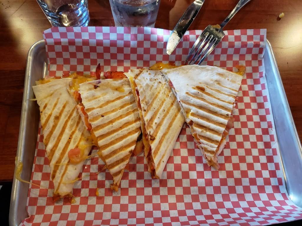 Retro Grub And Pub | restaurant | 87 Elizabeth St, Derby, CT 06418, USA | 4757775366 OR +1 475-777-5366