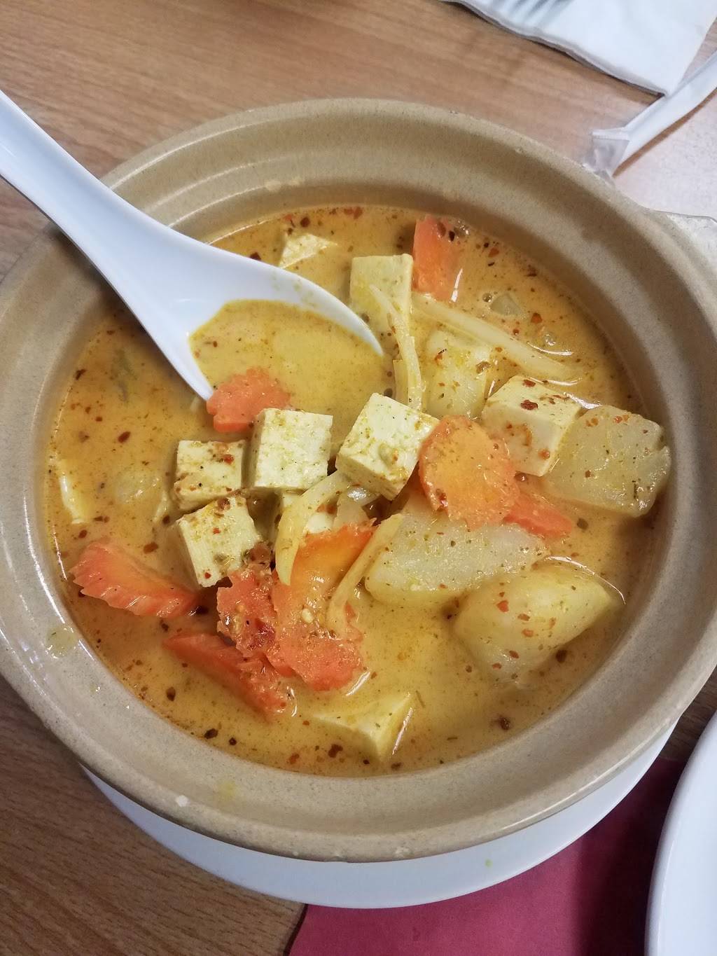 Khun Moo Thai Kitchen | restaurant | 3318, 8674 Lindley Ave, Northridge, CA 91325, USA | 8187093966 OR +1 818-709-3966