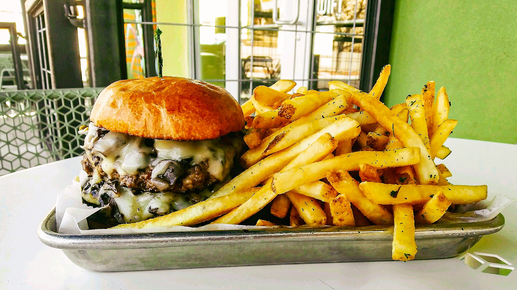 Small Fry Burgers by The Burger Stand | restaurant | 1916 Central Ave SE, Albuquerque, NM 87106, USA | 5053128893 OR +1 505-312-8893
