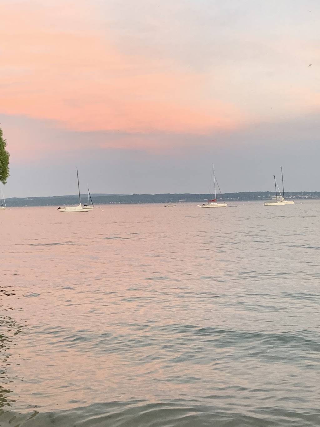 P.J.’s Lake Cafe | restaurant | 131 State St, Harbor Springs, MI 49740, USA | 2312424844 OR +1 231-242-4844