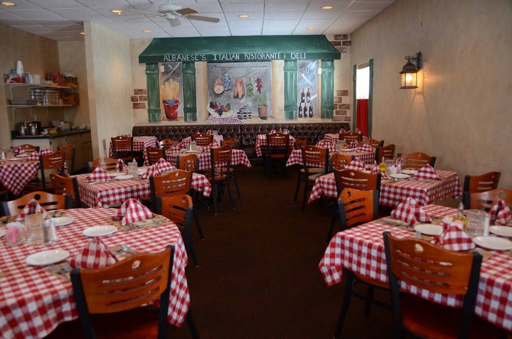 Albaneses Roadhouse | restaurant | 2301 W Bluemound Rd, Waukesha, WI 53186, USA | 2627851930 OR +1 262-785-1930