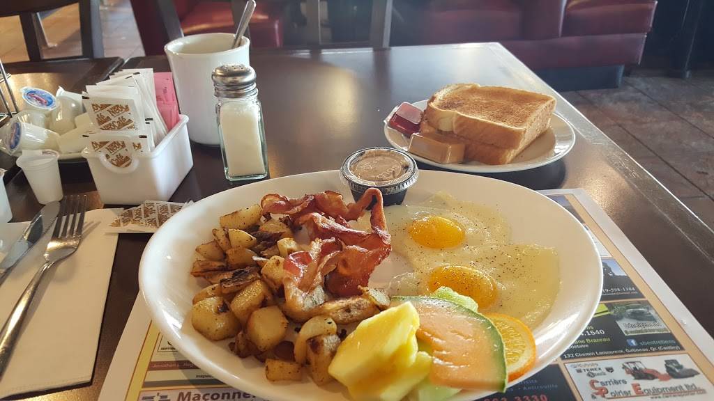 Patio Vidal | restaurant | 470 Boulevard Gréber, Gatineau, QC J8T 6C7, Canada | 8192432003 OR +1 819-243-2003