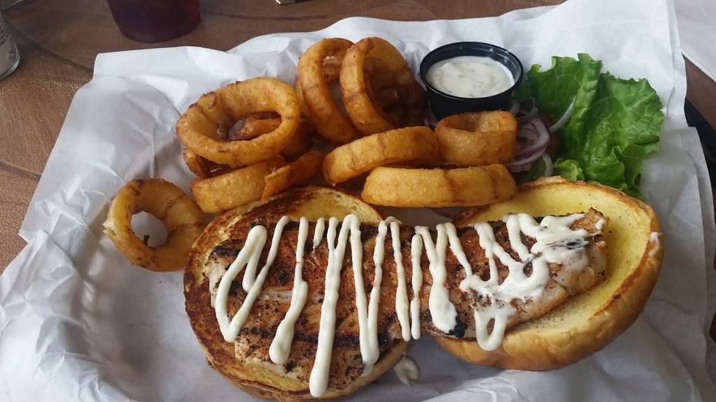 Sand Bar and Island Grill | restaurant | 9580, 3101 E Lake Shore Dr, Twin Lakes, WI 53181, USA | 2628779500 OR +1 262-877-9500