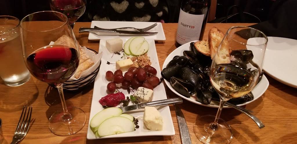 The Wine House | restaurant | 3950 University Dr Suite 212, Fairfax, VA 22030, USA | 7033522211 OR +1 703-352-2211