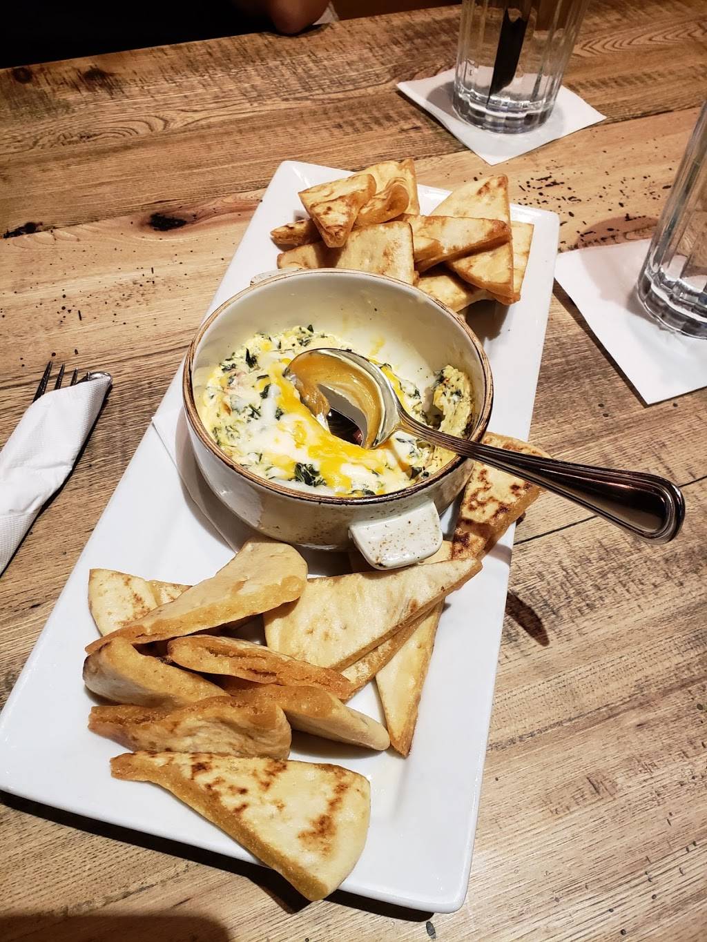 Kelseys Original Roadhouse | restaurant | 221 Glendale Ave, St. Catharines, ON L2T 2K9, Canada | 9056841145 OR +1 905-684-1145