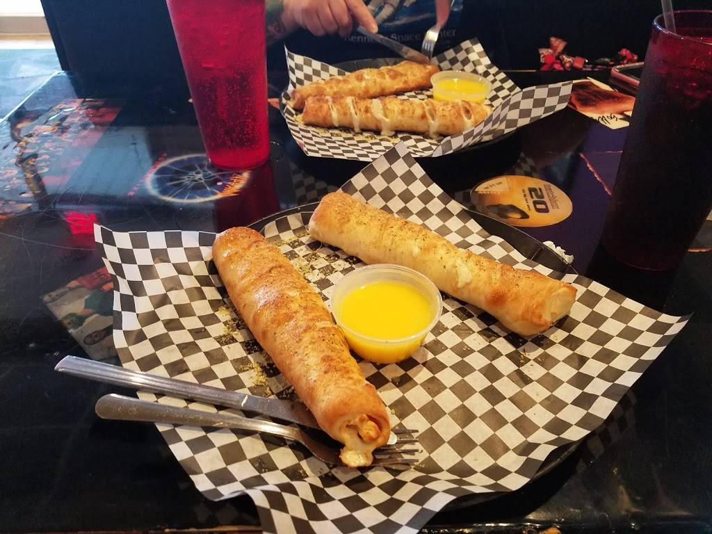 Rockstar Pizza | restaurant | 922 E Main St, Brownsburg, IN 46112, USA | 3178581188 OR +1 317-858-1188