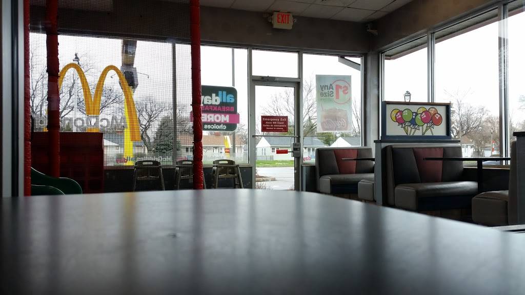 McDonalds | cafe | 5739 W Silver Spring Dr, Milwaukee, WI 53218, USA | 4144611040 OR +1 414-461-1040