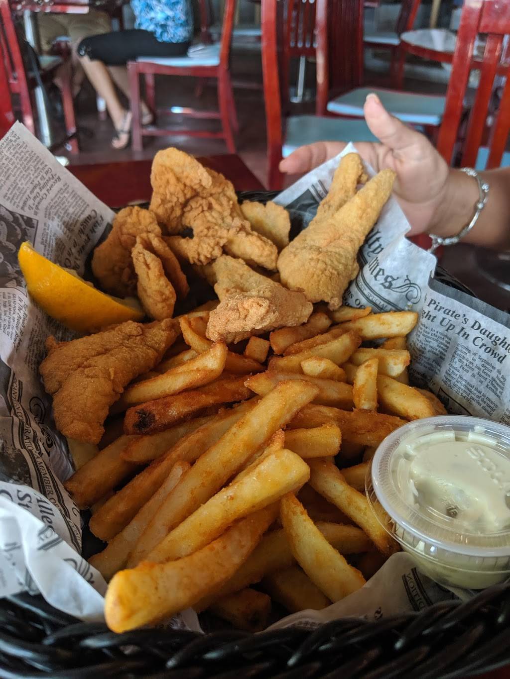 Yucatan Waterfront Bar & Grill | restaurant | 4875 Pine Island Rd, Matlacha, FL 33993, USA | 2392830113 OR +1 239-283-0113