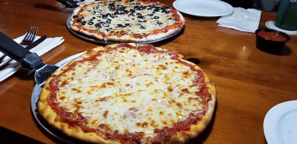 Wheel House | restaurant | E1209 County Q, Waupaca, WI 54981, USA | 7152588289 OR +1 715-258-8289