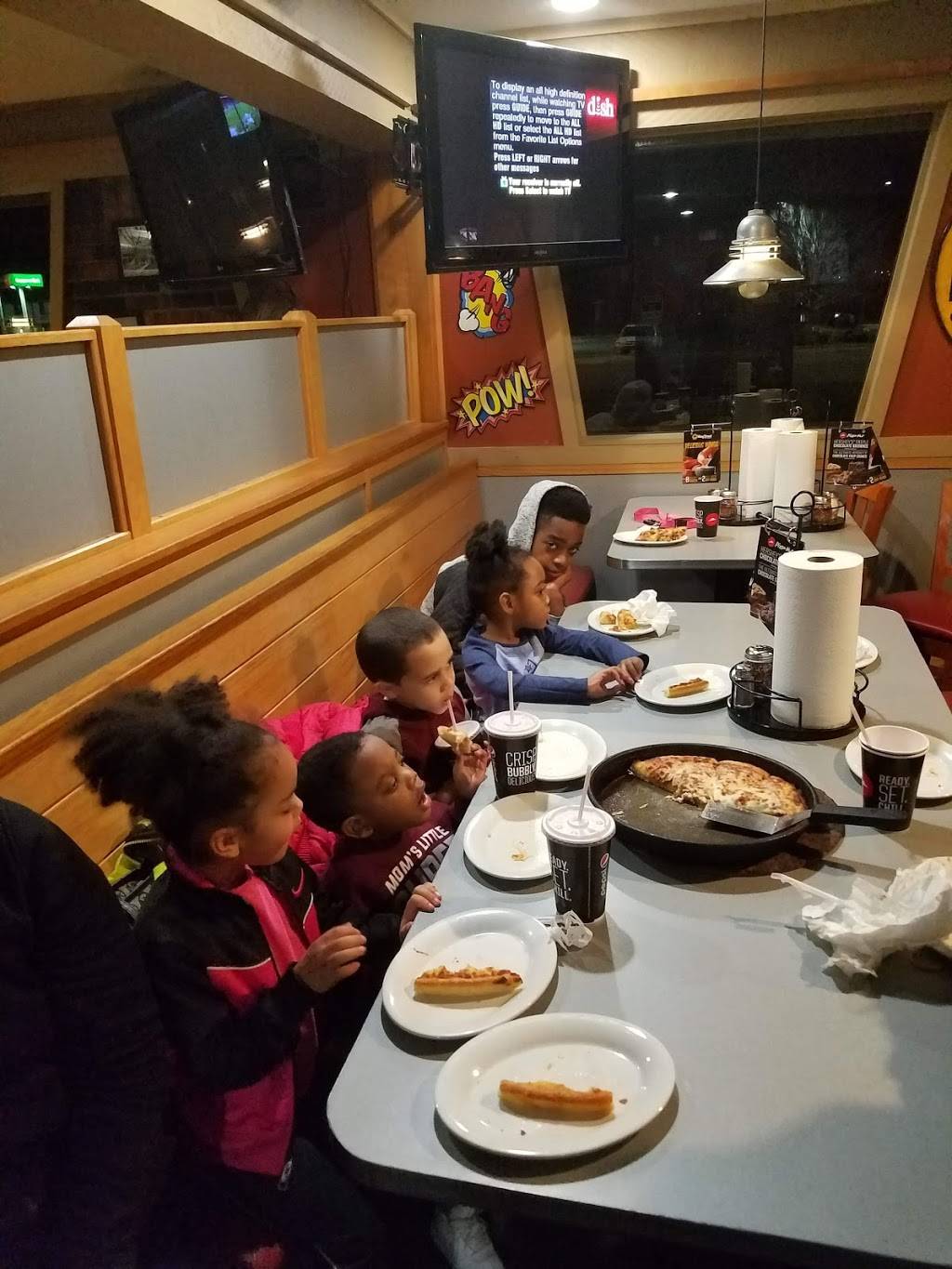 Pizza Hut | meal delivery | 407 N Main St, Lansing, KS 66043, USA | 9137273232 OR +1 913-727-3232