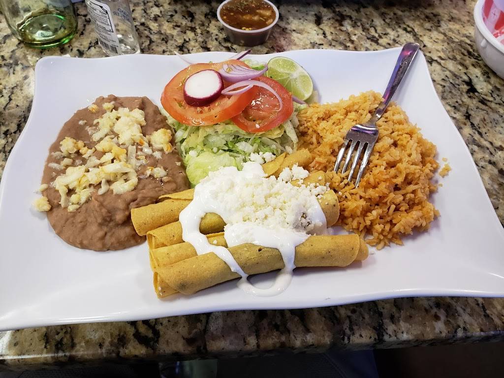 Tacos Chinampa | restaurant | 3343 Saul Kleinfeld Dr, El Paso, TX 79936, USA | 9158572775 OR +1 915-857-2775