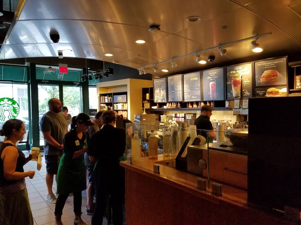Starbucks | cafe | 711 Lake St, Oak Park, IL 60301, USA | 7086609357 OR +1 708-660-9357