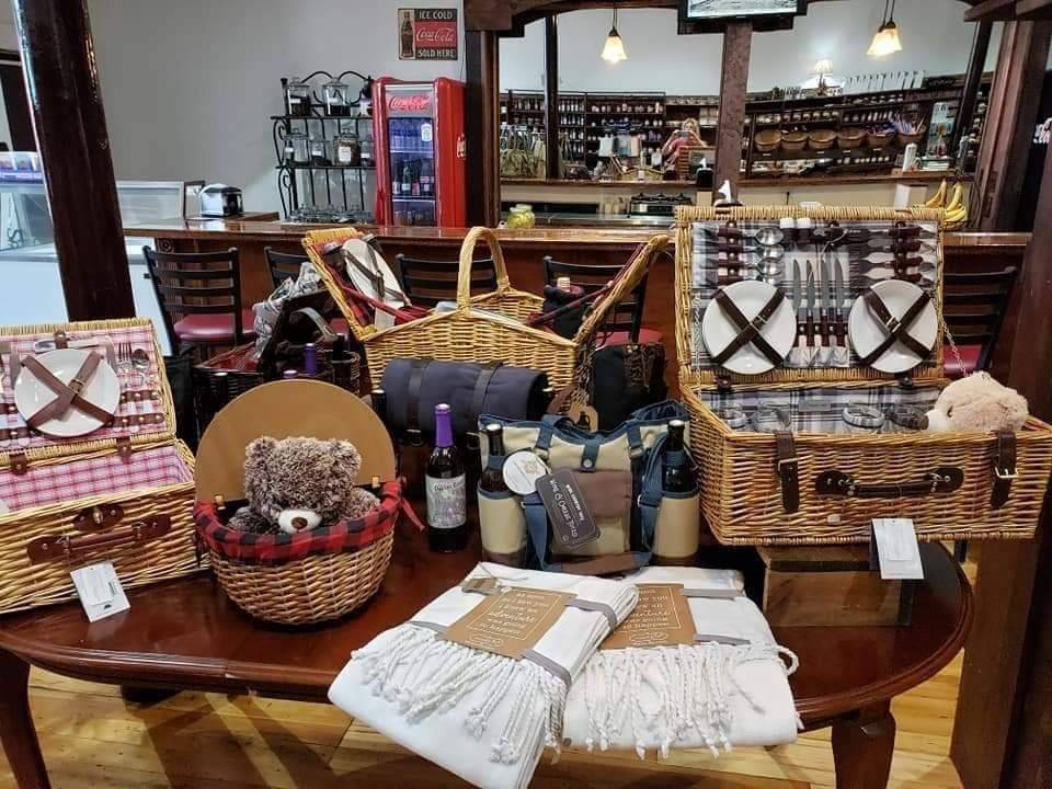 Pine Mountain Country Coffee House | cafe | 37 E Main St, Festus, MO 63028, USA | 6366381100 OR +1 636-638-1100