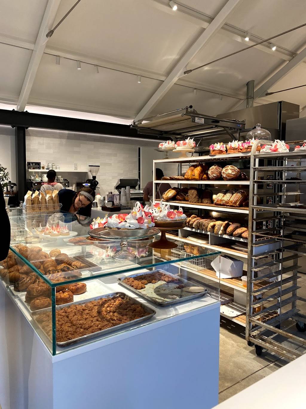 Carissas the Bakery | restaurant | 221 Pantigo Rd, East Hampton, NY 11937, USA | 6316045911 OR +1 631-604-5911