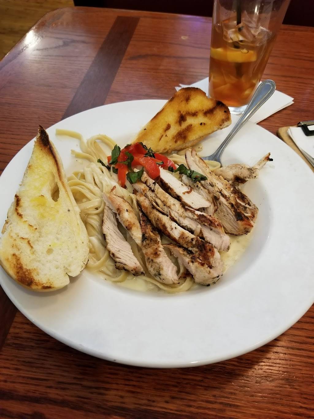 Fletchers Kitchen & Tap | restaurant | 6101 W Main St, Belleville, IL 62223, USA | 6182393317 OR +1 618-239-3317