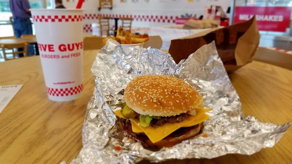 Five Guys | meal takeaway | 5399 S US Hwy 41, Terre Haute, IN 47802, USA | 8122994897 OR +1 812-299-4897