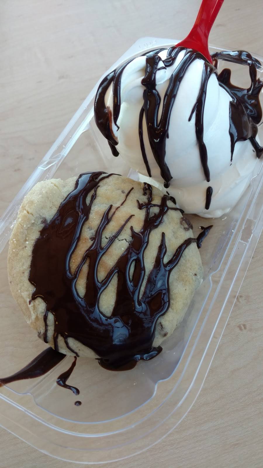 Dairy Queen Grill & Chill | restaurant | 4200 Mormon Coulee Rd, La Crosse, WI 54601, USA | 6087961440 OR +1 608-796-1440