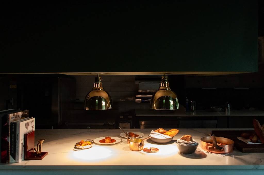 Robert et Fils | restaurant | 4229 N Lincoln Ave, Chicago, IL 60618, USA | 7736879179 OR +1 773-687-9179