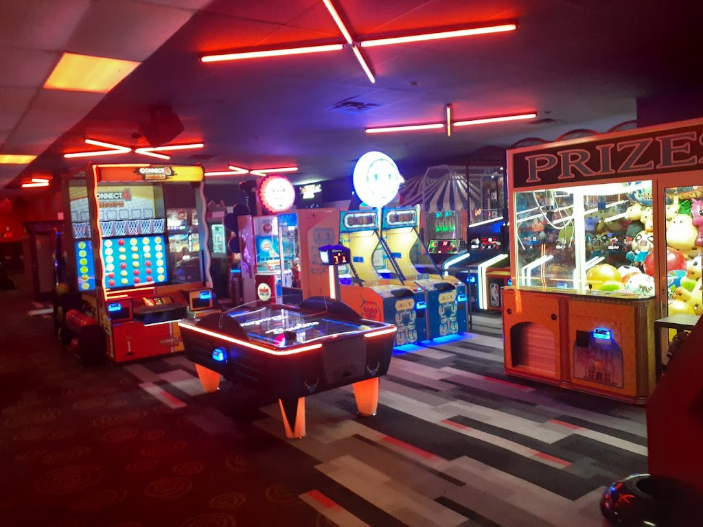 AMF University Lanes - FL | restaurant | 13109 N 56th St, Tampa, FL 33617, USA | 8139854468 OR +1 813-985-4468