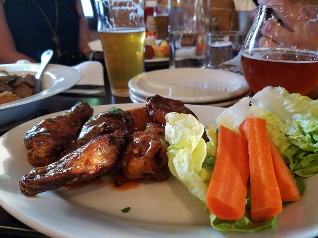 The Growler | restaurant | 515 San Ramon Valley Blvd, Danville, CA 94526, USA | 9259842706 OR +1 925-984-2706