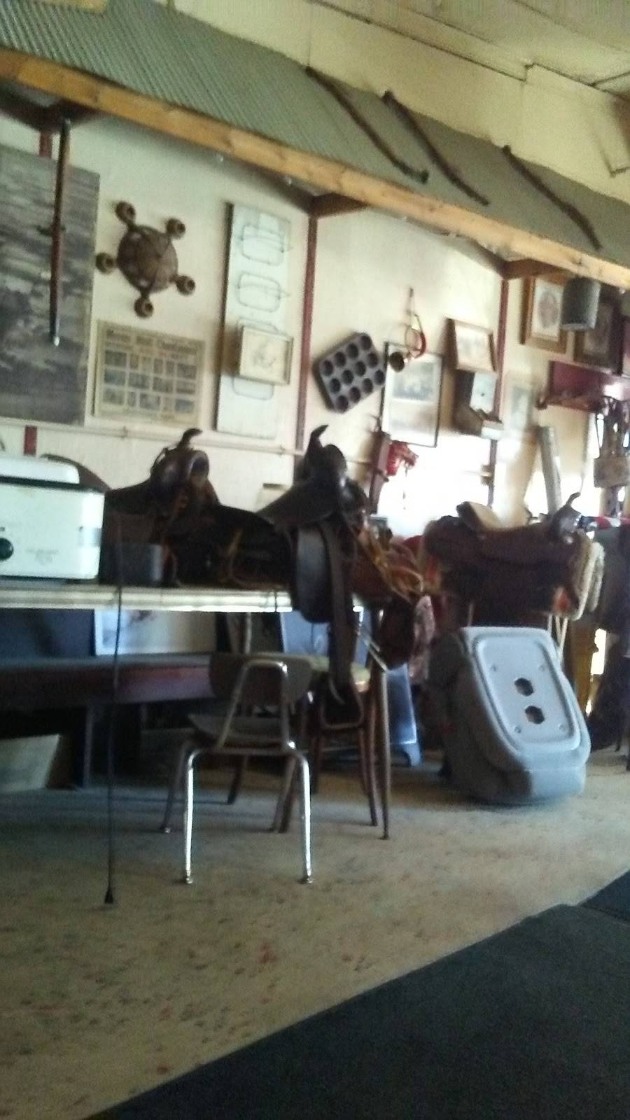 Meleahs Cafe | restaurant | 2101-2153 S 3rd St, Merom, IN 47861, USA | 8123564108 OR +1 812-356-4108