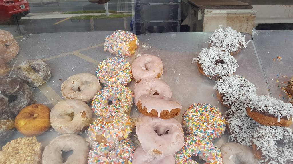 Tas-t-o Donuts | restaurant | 2209 E Silver Springs Blvd, Ocala, FL 34470, USA | 3526227657 OR +1 352-622-7657