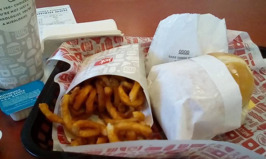 Jack in the Box | restaurant | 815 E Vista Way, Vista, CA 92084, USA | 7607582146 OR +1 760-758-2146