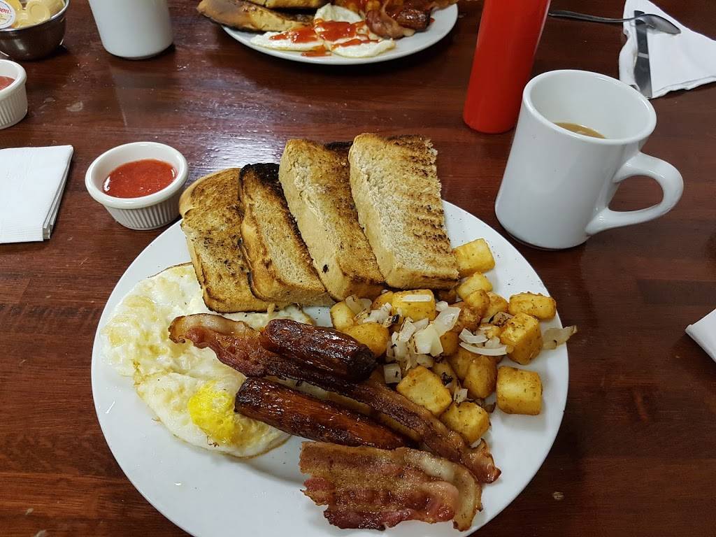 Family Kitchen | restaurant | 73 Erie St S, Leamington, ON N8H 3B2, Canada | 5193240660 OR +1 519-324-0660