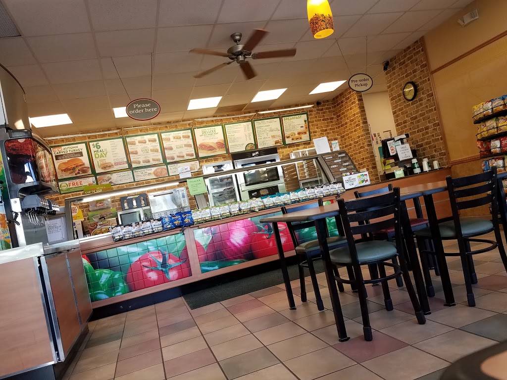 Subway | restaurant | 2456 Lincoln Hwy, Chester, WV 26034, USA | 3044593352 OR +1 304-459-3352