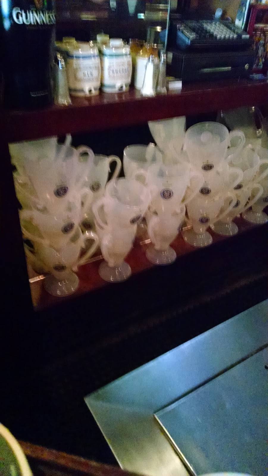 Glenlo Tavern | restaurant | 6418 Fresh Pond Rd, Ridgewood, NY 11385, USA | 7184180661 OR +1 718-418-0661