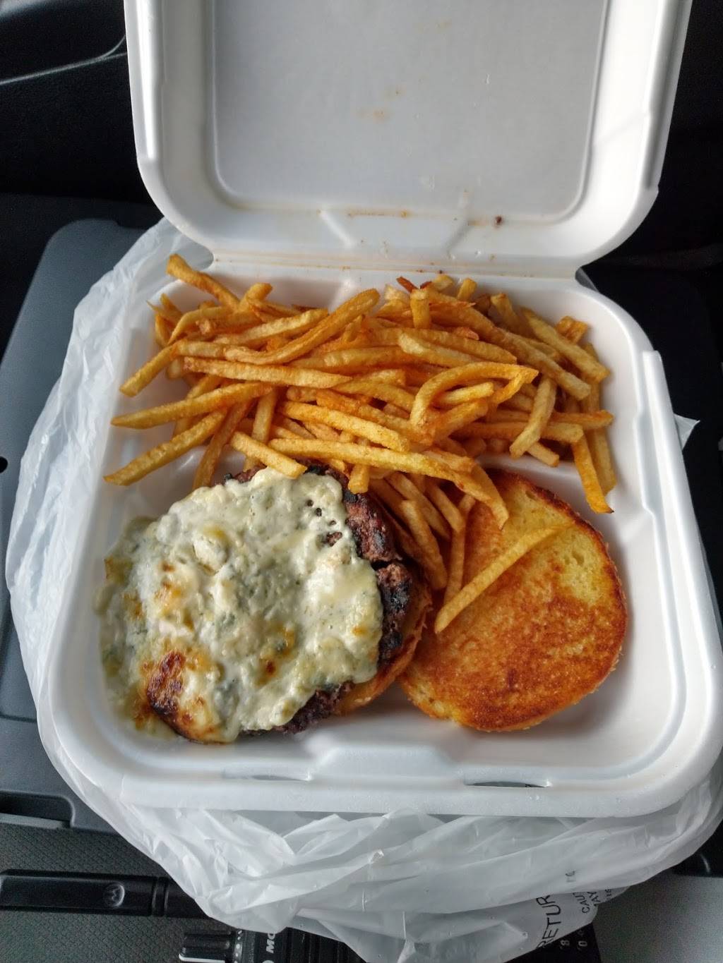 Simons Cafe & Lounge | cafe | 6135 Lakeside Dr # 113, Reno, NV 89511, USA | 7758298777 OR +1 775-829-8777