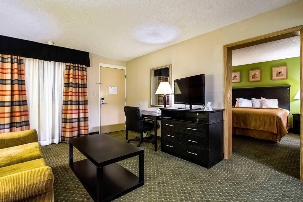 Quality Inn & Suites Moline - Quad Cities | restaurant | 6910 27th St, Moline, IL 61265, USA | 3095176283 OR +1 309-517-6283