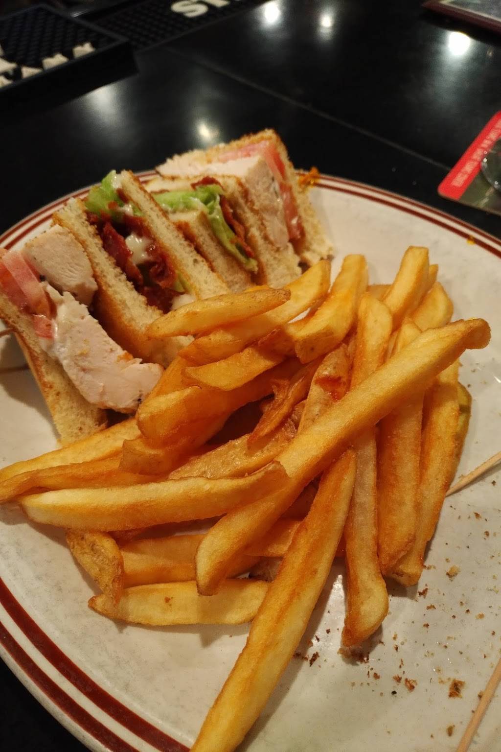 Schueys Bar & Grill | restaurant | 1130 Martin Grove Rd, Etobicoke, ON M9W 4W1, Canada | 4162491516 OR +1 416-249-1516