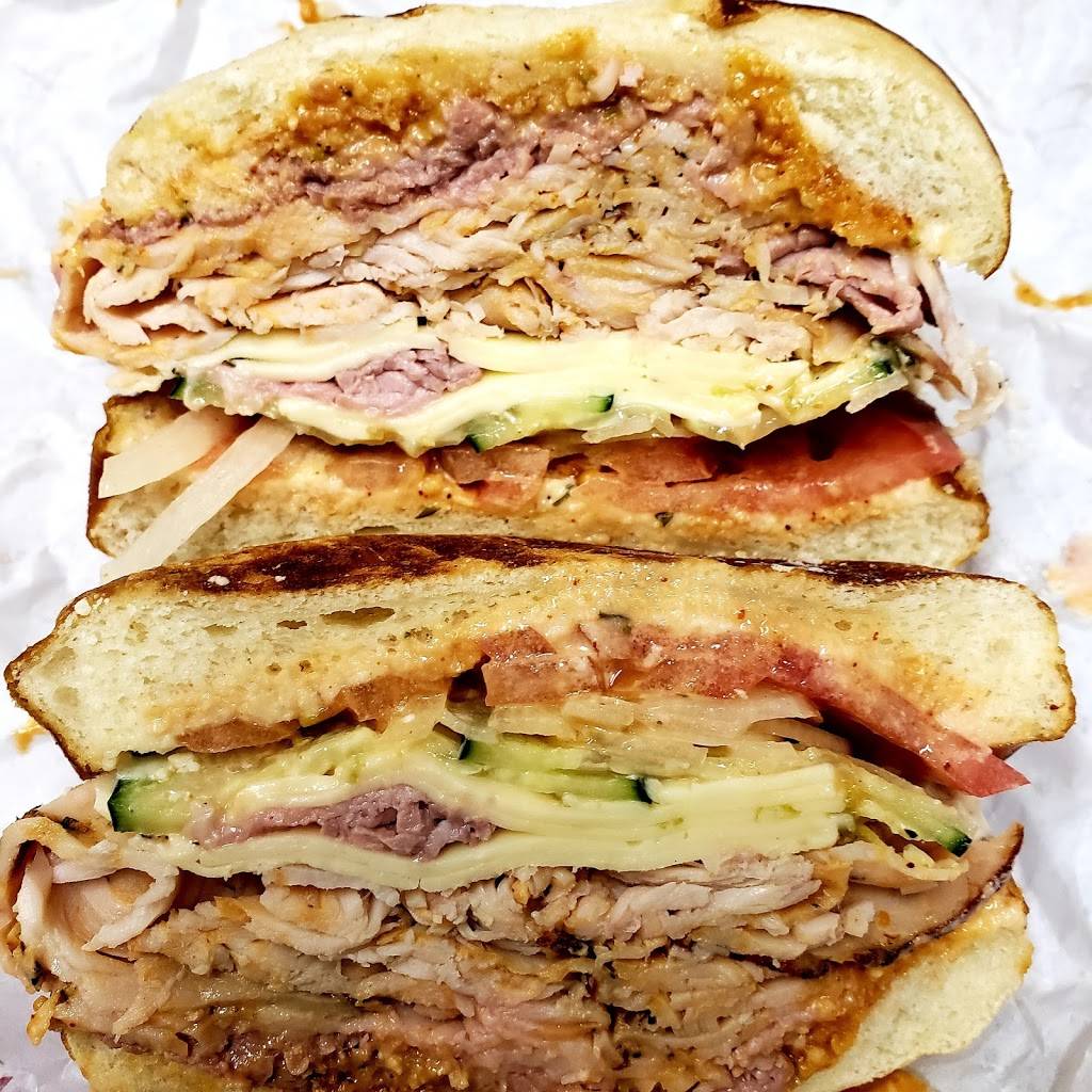 Vivola Express | restaurant | 1911 Schuetz Rd, Maryland Heights, MO 63043, USA | 3149953900 OR +1 314-995-3900