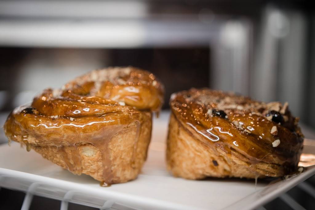 Lake Anne Coffee House & Wine Bar | restaurant | 1612 Washington Plaza N, Reston, VA 20190, USA | 7034819766 OR +1 703-481-9766