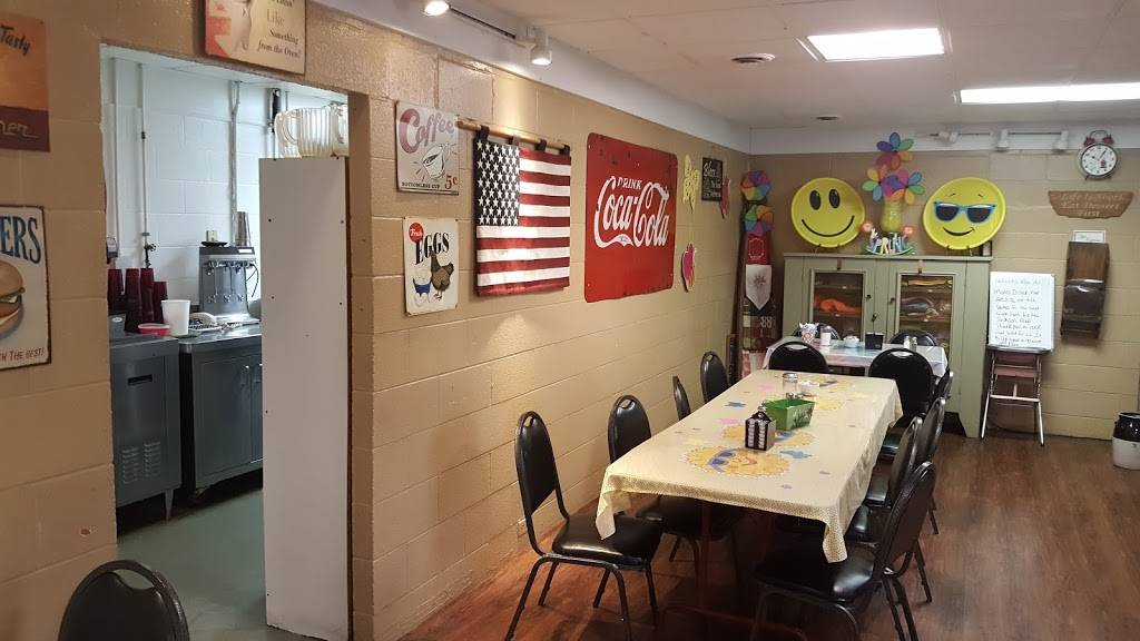 Moms Diner | restaurant | 105 Mckenzie St, Hudson, MI 49247, USA | 5174488444 OR +1 517-448-8444