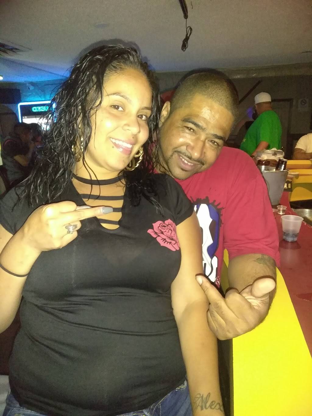 El Batey Bar & Restaurant | restaurant | 430 W Dauphin St, Philadelphia, PA 19133, USA | 2152797935 OR +1 215-279-7935