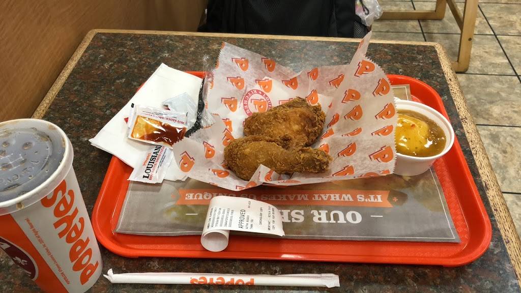 Popeyes | restaurant | 2011 Plains Rd E, Burlington, ON L7R 5B3, Canada | 9056338686 OR +1 905-633-8686
