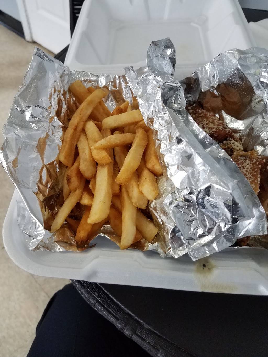 Wing Avenue | restaurant | 803 Burton St SE, Grand Rapids, MI 49507, USA | 6164336000 OR +1 616-433-6000