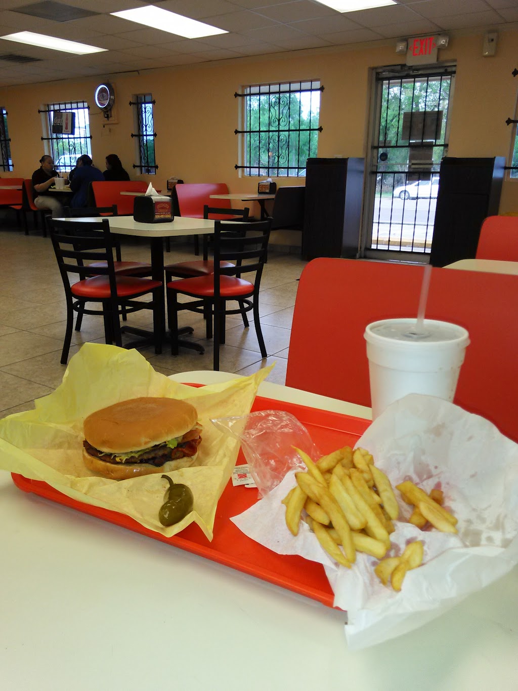 Starlite Burger 6 | restaurant | 1105 W Main St, Rio Grande City, TX 78582, USA | 9564873343 OR +1 956-487-3343