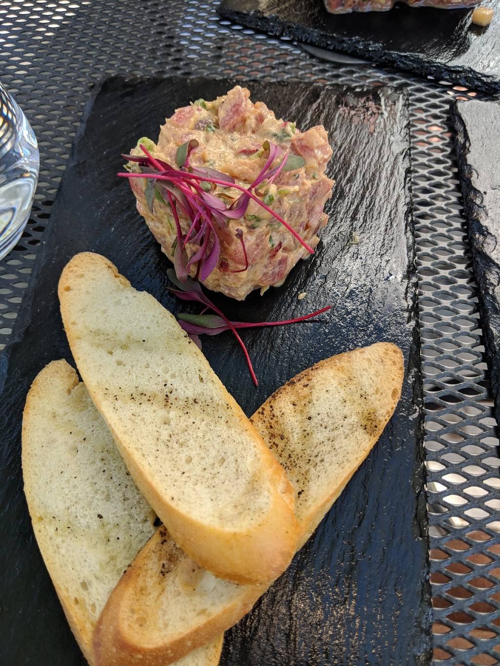 Bistro Fernand | restaurant | 2 Place du Marché, Beauharnois, QC J6N 2S1, Canada | 4503953939 OR +1 450-395-3939