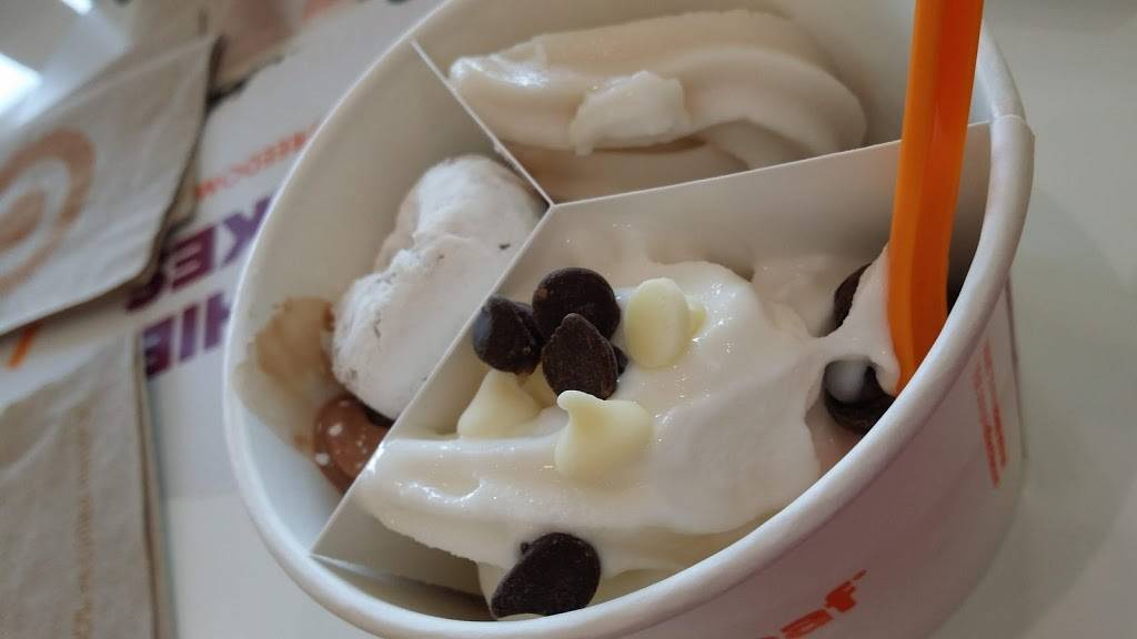 Orange Leaf Frozen Yogurt | restaurant | 2300 Edgewood Rd SW, Cedar Rapids, IA 52404, USA | 3198261803 OR +1 319-826-1803