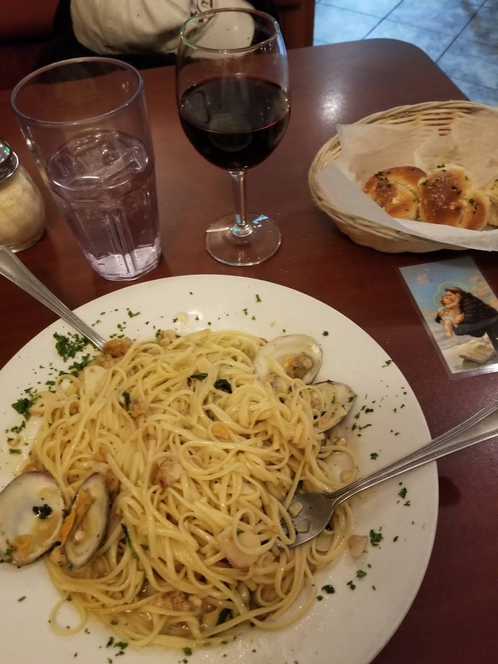 Giovannis Pizzeria & Restaurant | restaurant | 5612 Merrick Rd, Massapequa, NY 11758, USA | 5167997326 OR +1 516-799-7326