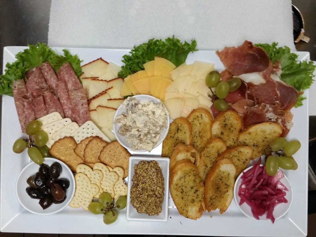 Firehouse Bar & Grill | restaurant | 465 N St Helen Rd, St Helen, MI 48656, USA | 9893891000 OR +1 989-389-1000