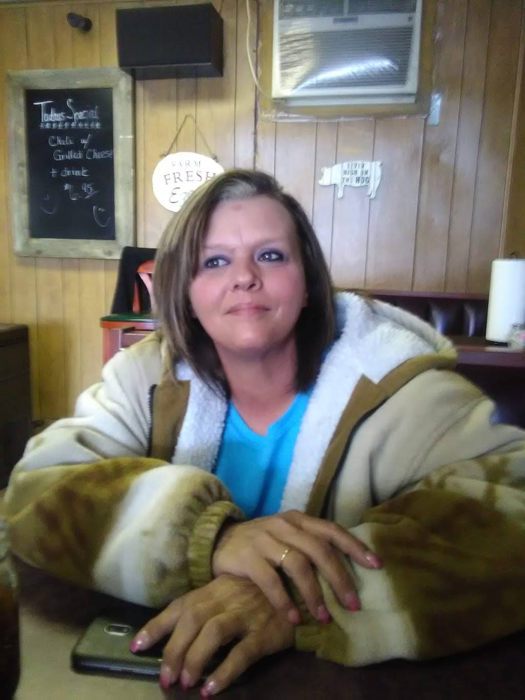 Dixie Maid Cafe | restaurant | 412 Memorial Blvd, Springfield, TN 37172, USA | 6153828990 OR +1 615-382-8990