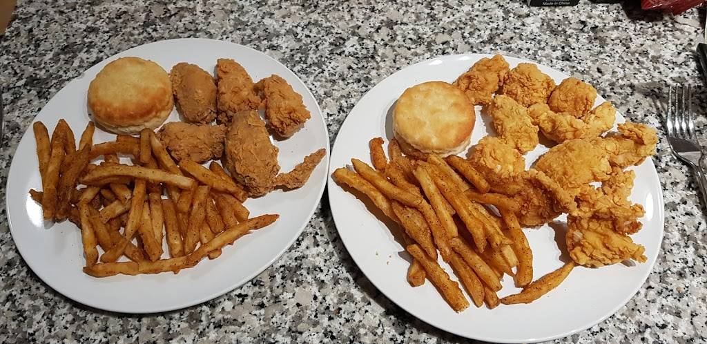 Popeyes Louisiana kitchen | restaurant | 208 Queens Quay W # 5-6, Toronto, ON M5J 2Y5, Canada | 4163689292 OR +1 416-368-9292