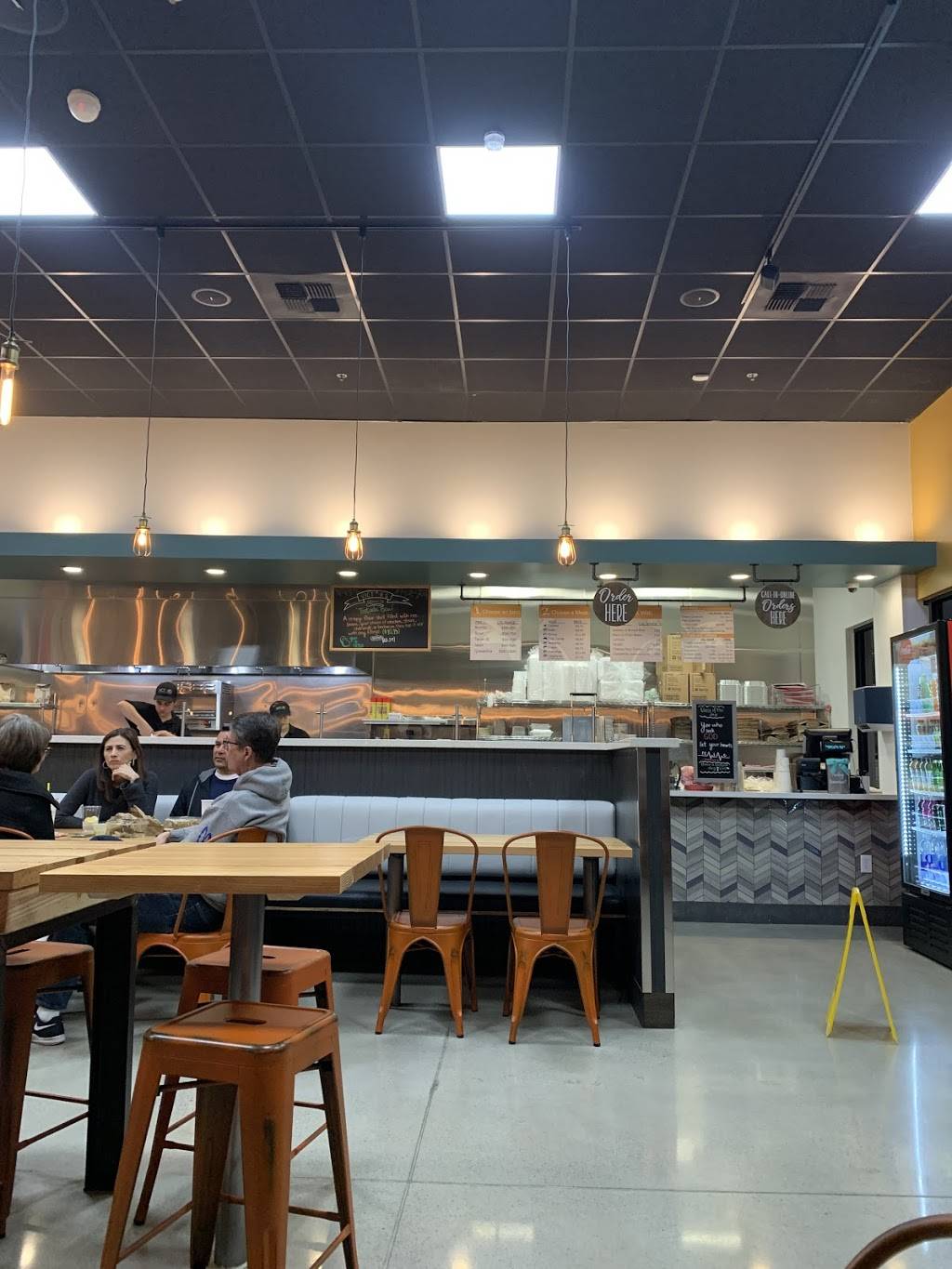 Victors Mexican Grill | restaurant | 2509 Mt Vernon Ave, Bakersfield, CA 93306, USA | 6618437070 OR +1 661-843-7070