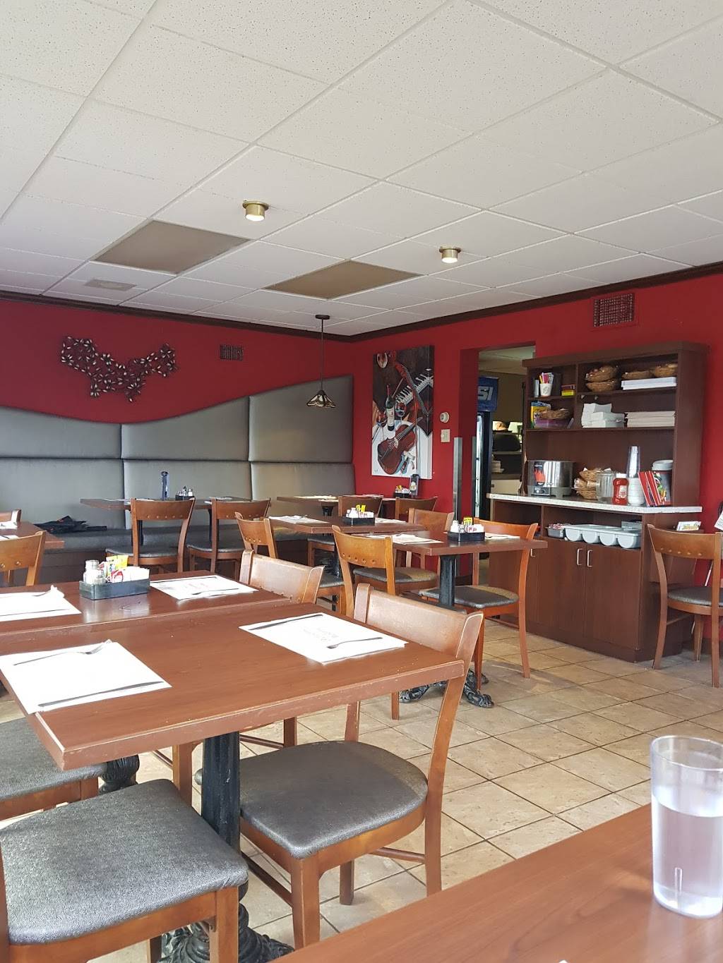 Resto Bar Hélène | restaurant | 9030, rue de la Montagne, Valcourt, QC J0E 2L0, Canada | 4505323575 OR +1 450-532-3575